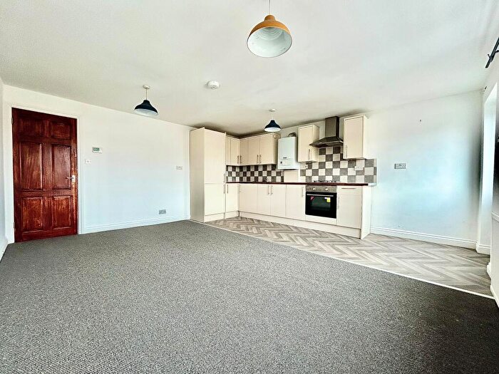 3 Bedroom Flat To Rent In Osborne Mews, Walthamstow, E17