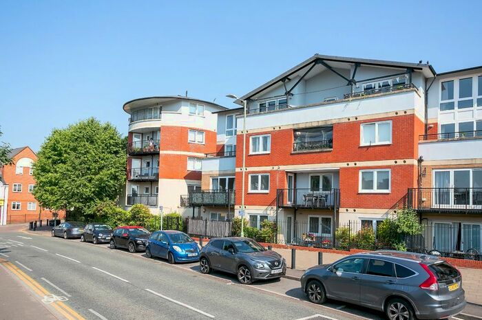 3 Bedroom Flat To Rent In Penn Place, Northway, Rickmansworth, Hertfordshire, WD3