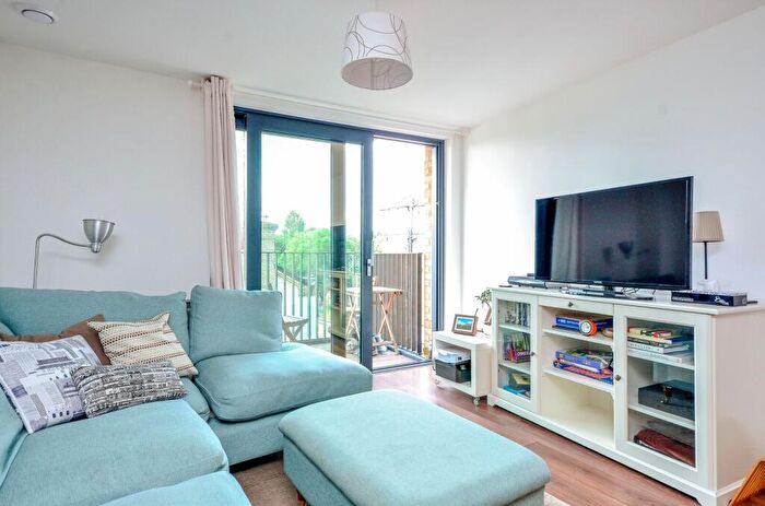 2 Bedroom Flat To Rent In Maple Quays, Canada Water, London, SE16