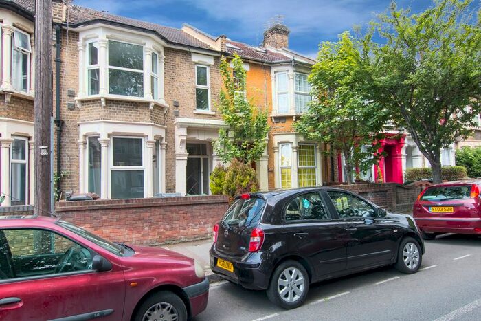 2 Bedroom Flat To Rent In Warren Road, Leyton, London, E10