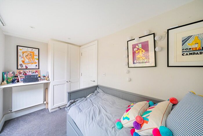 2 Bedroom Flat To Rent In Bellevue Road, London, SW17