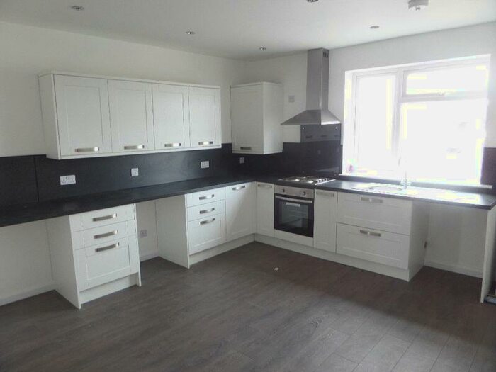 2 Bedroom Flat To Rent In Prince Avenue, Southend-On-Sea, SS2