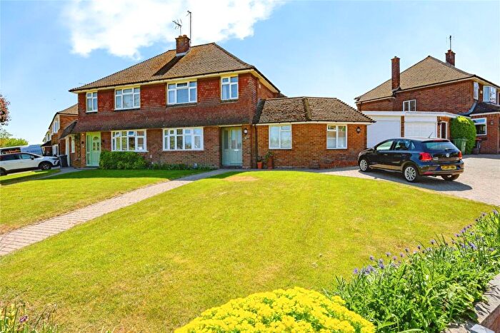 3 Bedroom Semi-Detached House For Sale In Pipers Croft, Dunstable, Bedfordshire, LU6