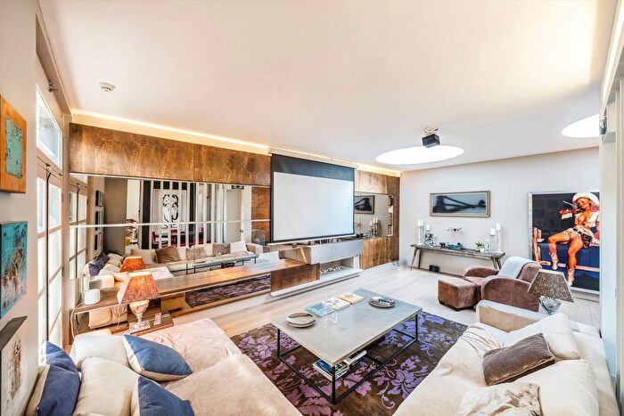 3 Bedroom Property To Rent In Ansleigh Place, Holland Park, W11