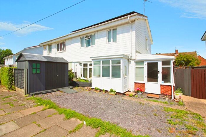 3 Bedroom Semi-Detached House For Sale In Lamen Road, Leicester, LE3