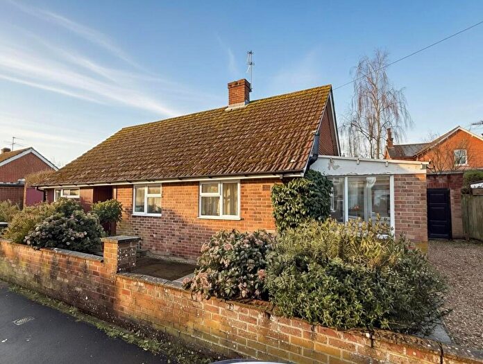 2 Bedroom Bungalow For Sale In Enborne Grove, Newbury, RG14