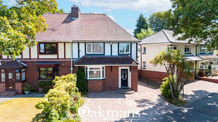 3 Bedroom Semi Detached House For Sale In Wheatley Road, Oldbury, West Midlands, B68