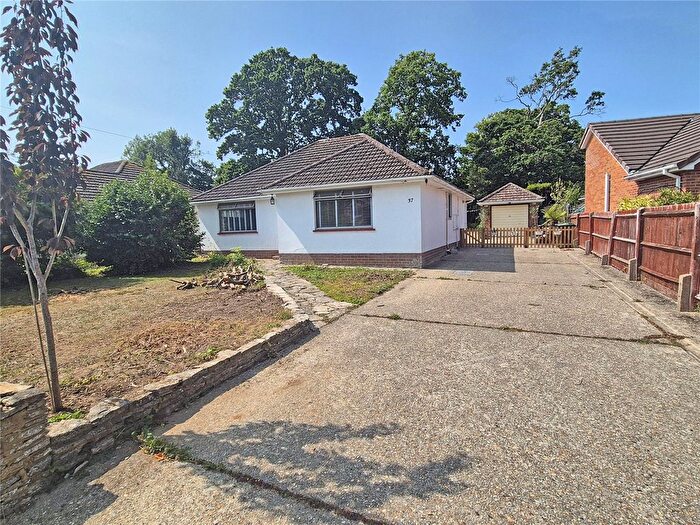 2 Bedroom Bungalow For Sale In Brook Avenue North, New Milton, Hampshire, BH25