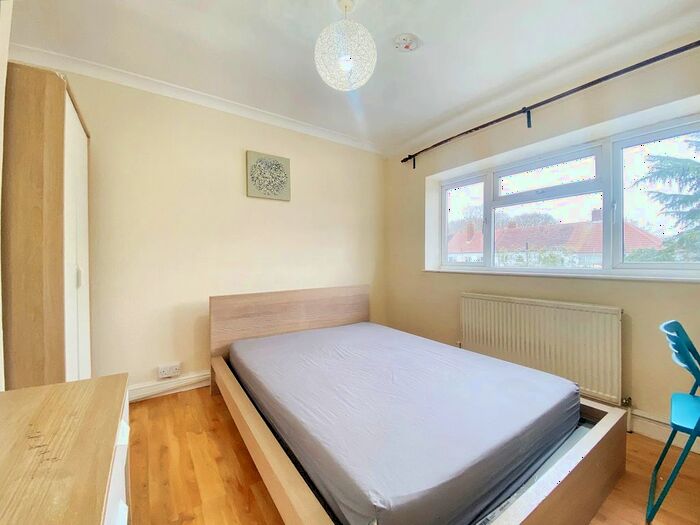 5 Bedroom Semi-Detached House To Rent In Bryony Close, Uxbridge, UB8