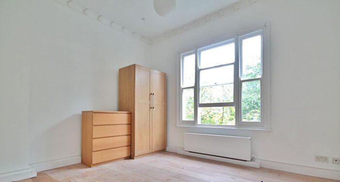 3 Bedroom Flat To Rent In Middleton Grove, London, N7