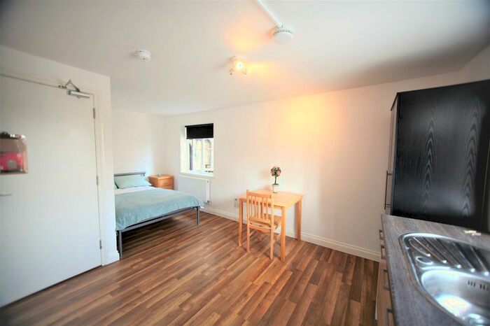 Studio To Rent In Brent Street, Hendon, NW4