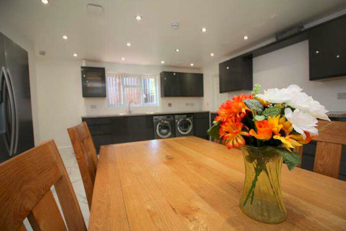 6 Bedroom Semi-Detached House To Rent In 6 Bedroom All 6 Ensuites-warwick Uni, CV4