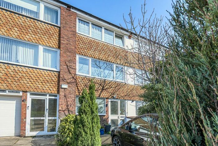 2 Bedroom Maisonette To Rent In Carston Close, London, SE12