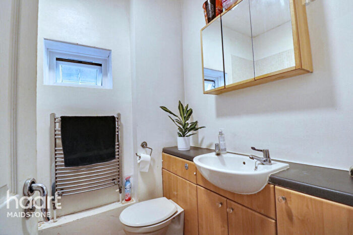 2 Bedroom Apartment For Sale In Tonbridge Road, Maidstone, ME16