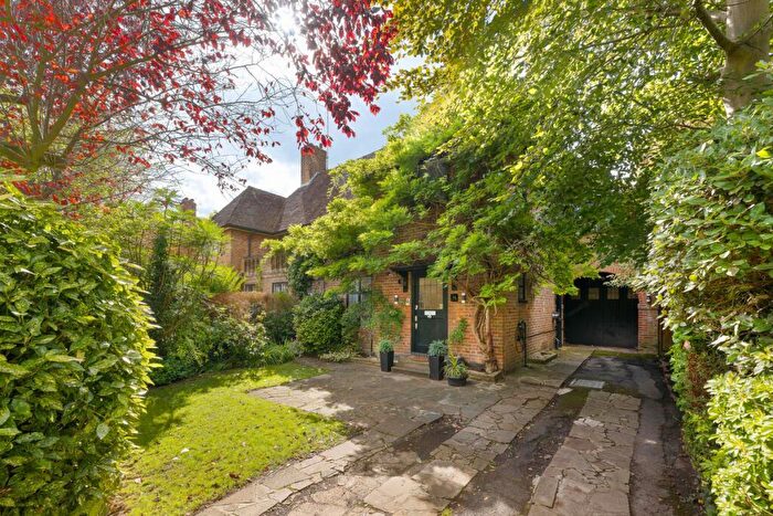 4 Bedroom House To Rent In Raeburn Close, Hampstead Garden Suburb, London, NW11