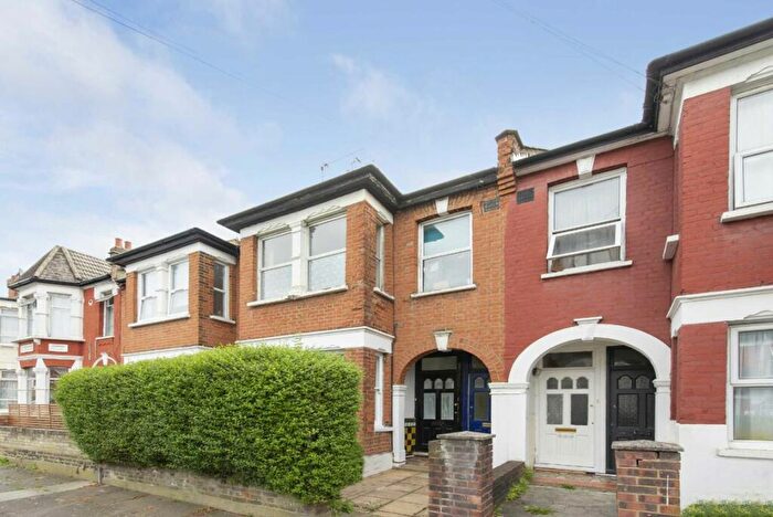 2 Bedroom Flat To Rent In Abbotsford Avenue, London, N15