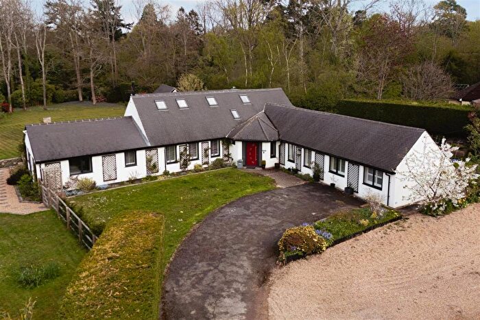 6 Bedroom Detached House For Sale In Woodlands Drive, Ockley, RH5