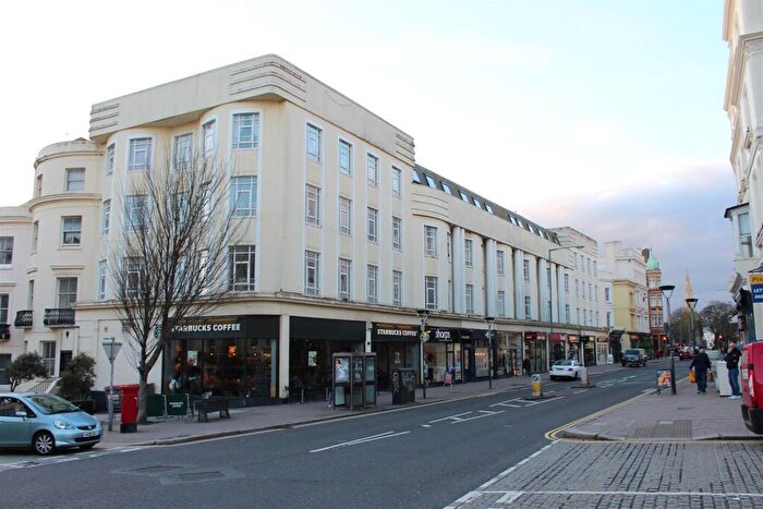 2 Bedroom Flat To Rent In Hill House, Western Road, Hove, BN3