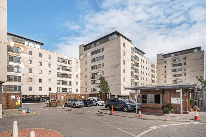 2 Bedroom Apartment For Sale In Falcon Drive, Cardiff, CF10