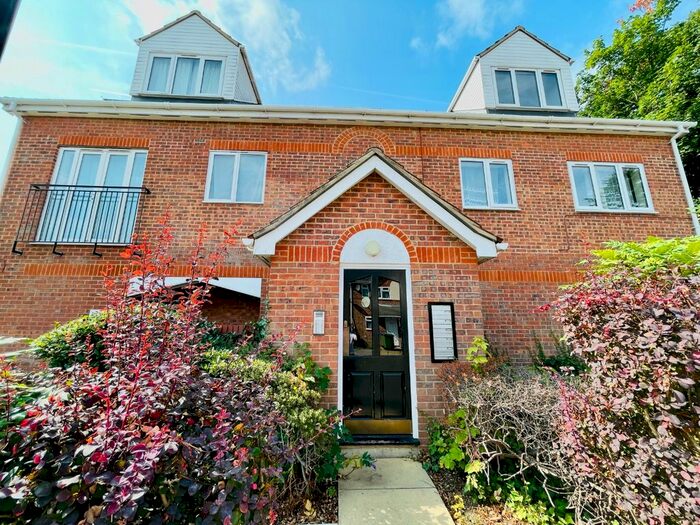 2 Bedroom Flat To Rent In Philimore Close, Plumstead, London, SE18