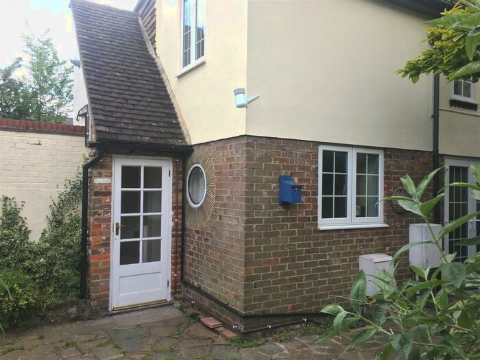 2 Bedroom Cottage To Rent In Castle Street, Berkhamsted, HP4