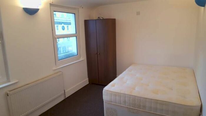 3 Bedroom Flat To Rent In Mattock Lane, London, W13