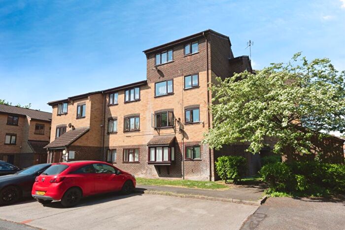 2 Bedroom Flat For Sale In Conway Gardens, Grays, RM17