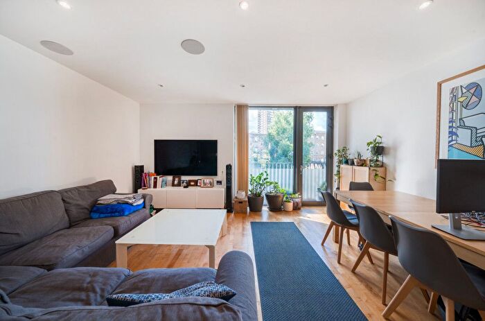 2 Bedroom Flat For Sale In City Walk, London, SE1