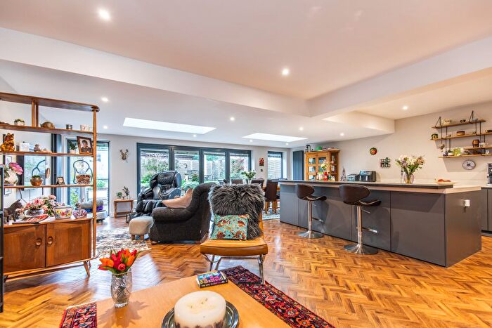 5 Bedroom Detached House For Sale In Woodland Drive, Hove, BN3