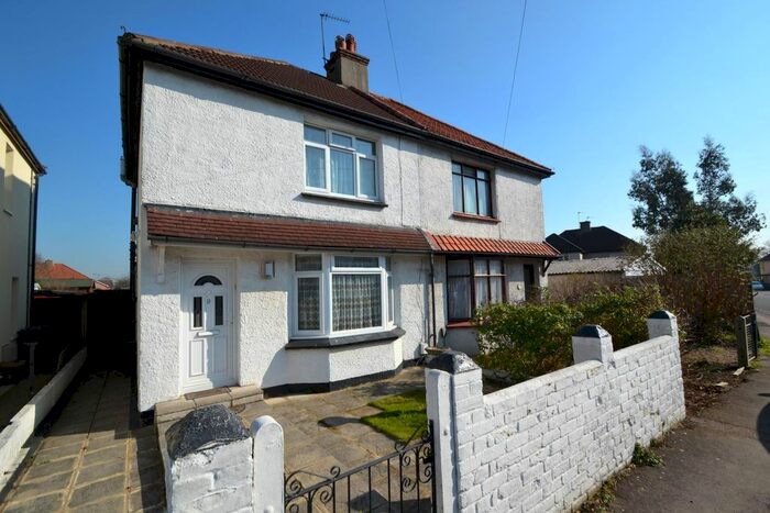 2 Bedroom Semi-Detached House To Rent In Aylsham Road, Hoddesdon, Herts, EN11