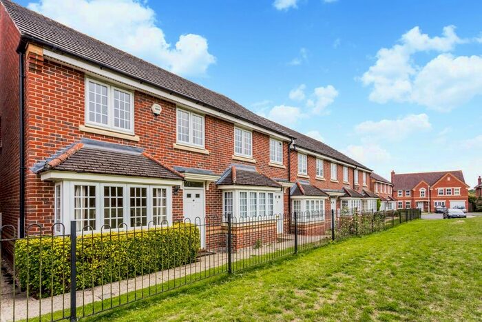 3 Bedroom Semi-Detached House To Rent In Montague Drive, Greenham, Thatcham, RG19