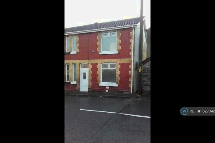 3 Bedroom End Of Terrace House To Rent In New Houses, Brynmenyn, Bridgend, CF32