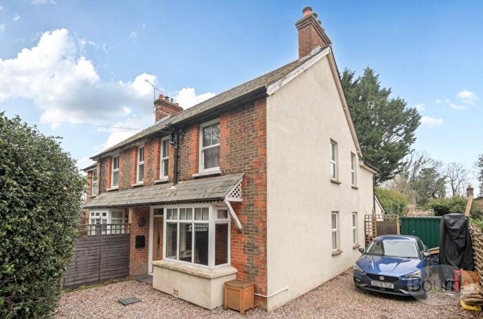 3 Bedroom Semi Detached House For Sale In London Road, Hill Brow, Liss, West Sussex, GU33