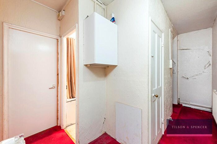 2 Bedroom Apartment For Sale In Wicklow House, Stamford Hill, N16
