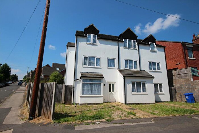 3 Bedroom Town House To Rent In Mear Greaves Lane, Burton Upon Trent, Winshill, DE15