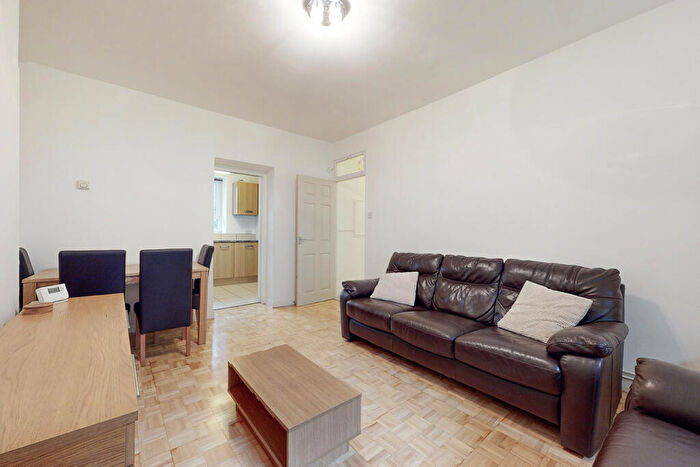 2 Bedroom Flat To Rent In Balmoral House, Portland Rise, London, N4