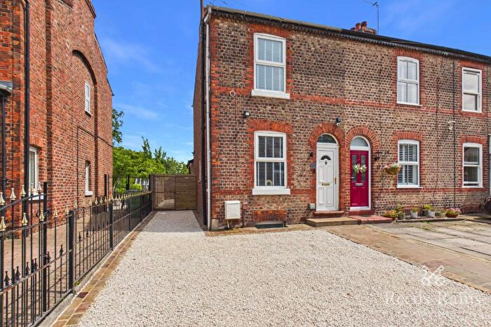 3 Bedroom End Of Terrace House For Sale In Victoria Road, Sale, Greater Manchester, M33