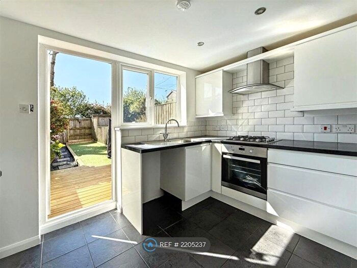 2 Bedroom Terraced House To Rent In Longfield, Falmouth, TR11