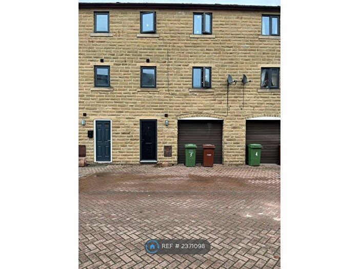 2 Bedroom Terraced House To Rent In Old Church Street, Ossett, WF5