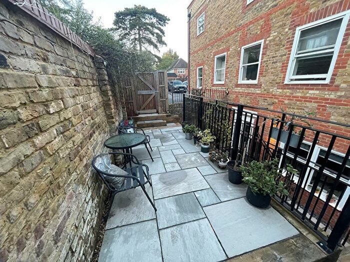 1 Bedroom Apartment For Sale In Station Road, Bourne End, SL8