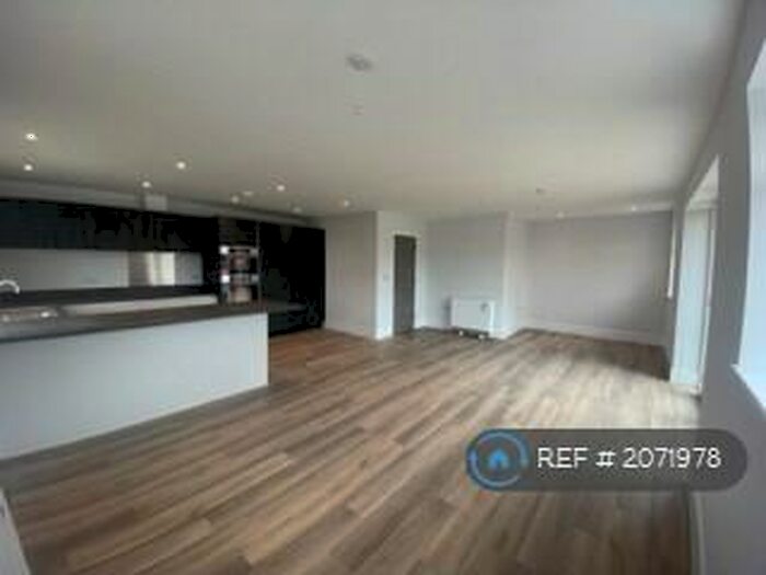 2 Bedroom Flat To Rent In Silver Birch Apartments, Exmouth, EX8