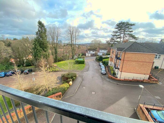 2 Bedroom Apartment To Rent In Adrian Close, Hemel Hempstead, HP1