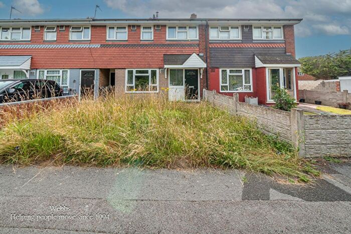 3 Bedroom Terraced House For Sale In Murdock Way, Walsall, WS2