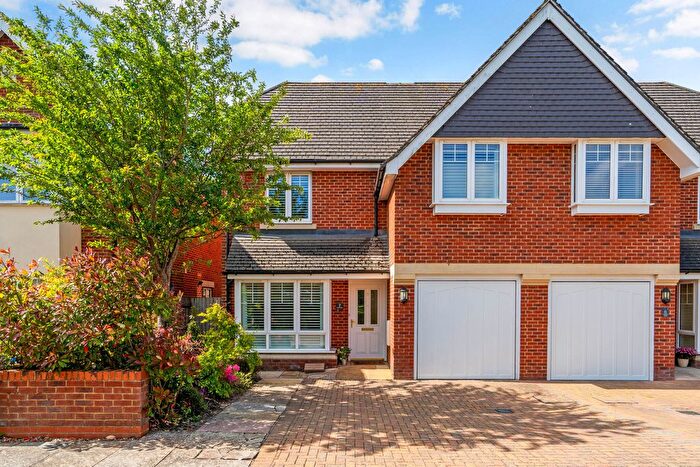 5 Bedroom Detached House For Sale In Hayes Close, Bray, SL6