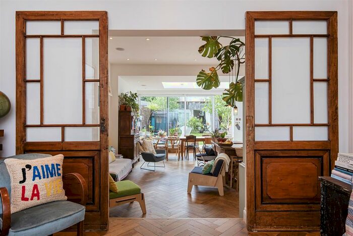 4 Bedroom Semi-Detached House To Rent In Leigh Gardens, London, NW10