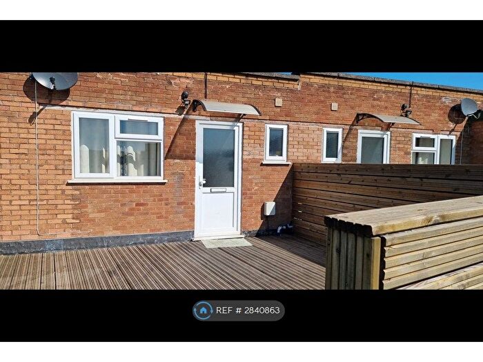 1 Bedroom Flat To Rent In Hampton Court, Cradley Heath Birmingham, B64
