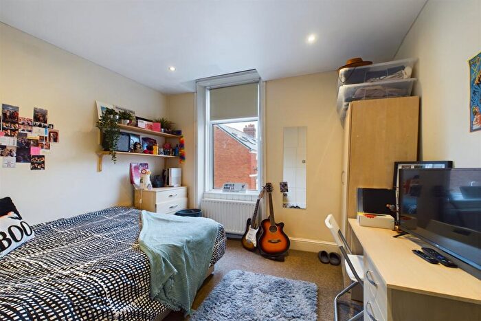 6 Bedroom Maisonette To Rent In Lonsdale Terrace, Newcastle Upon Tyne, NE2