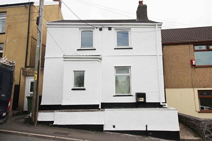 3 Bedroom Detached House To Rent In Collenna Road, Tonyrefail, CF39