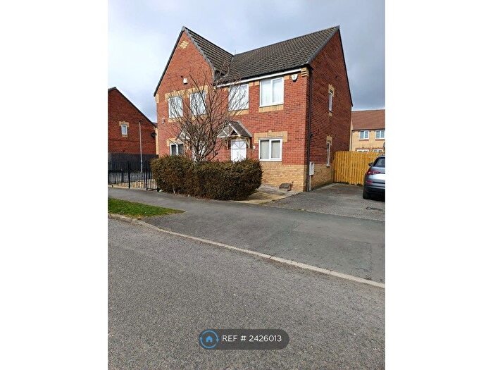 3 Bedroom Semi-Detached House To Rent In Burnham Avenue, Bradford, BD4