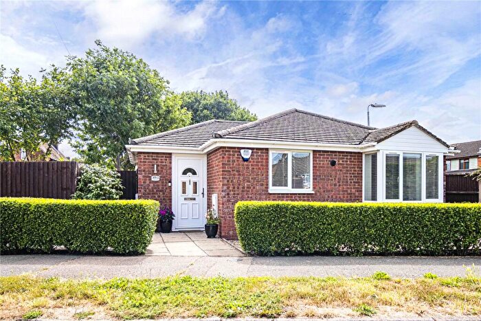 2 Bedroom Bungalow For Sale In Ridgeway, Kensworth, Central Bedfordshire, LU6